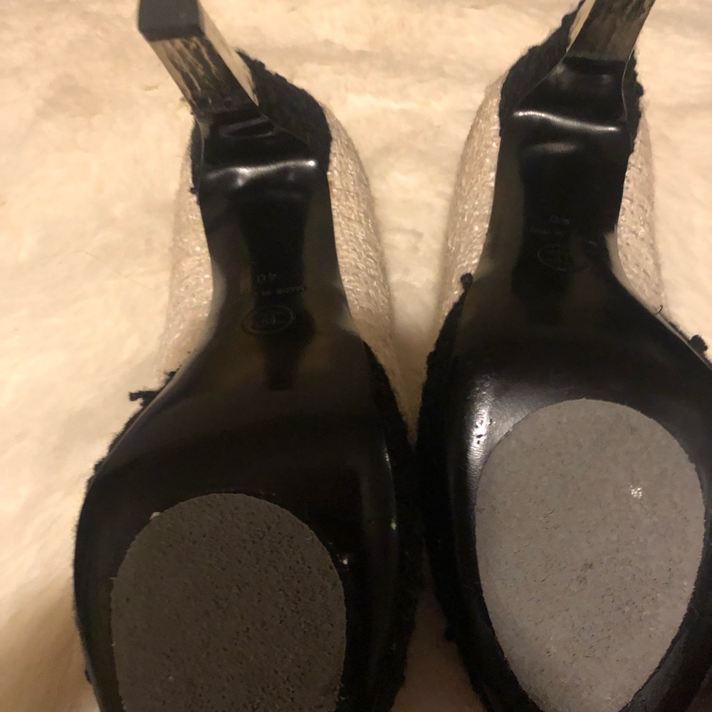 Chanel Pumps. - Picture 5 of 11
